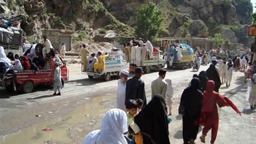Residents from Mingora flee the Swat Valley on May 10 (Naveed Ali / AP)