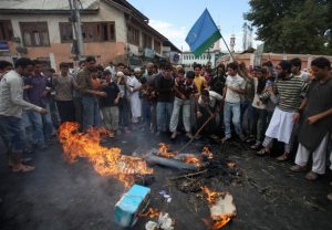 Kashmiri Protestors burned an effigy of US President barack Obama on september 13, 2010. (Getty Images)