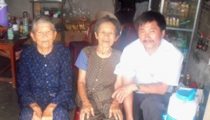 Tran Van Duc, Ha Thi Qui, and Ba Nhieu (Photo courtesy Tran Van Duc)