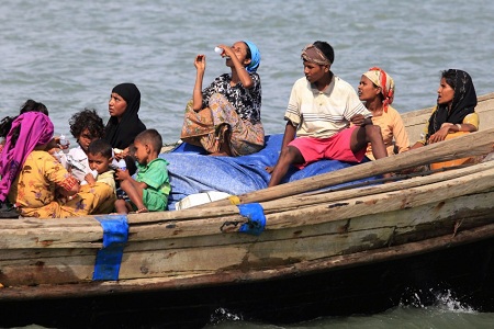 Rohingya refugees flee Burma to Bangladesh (Reuters)