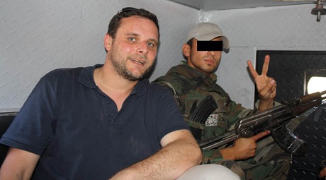 Manuel Ochsenreiter and a Syrian army soldier in Damascus