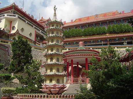 Kek Lok Si (a Chinese temple) near Georgetown on Penang island, Malaysia (Daniel Berthold/Wikimedia Commons)