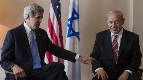 U.S. Secretary of State John Kerry with Israeli Prime Minister Benjamin Netanyahu in Jerusalem on April 8, 2013 (Yonatan Sindel/Flash90)