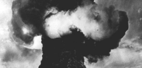 A mushroom cloud at the Semipalatinsk nuclear test site in 1949. Local residents received no advance warning of the blast. (Caption: Der Spiegel; Photo: DPA)