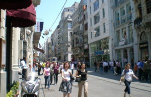 A street scene in Istanbul (photo courtesy of the author)