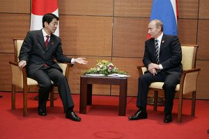 Japan Prime Minister Shinzo Abe and Russian President Vladimir Putin meet at an APEC summit in Vietnam on November 18, 2006 (The Kremlin)