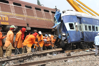 India Hunts Maoists After Deadly Train Incident