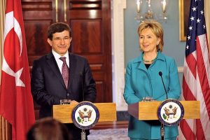 Turkey Foreign Minister Ahmet Davutoglu and Secretary of State Hillary Rodham Clinton at the U.S. Department of State in Washington, DC June 5, 2009 (Michael Gross/US Department of State)