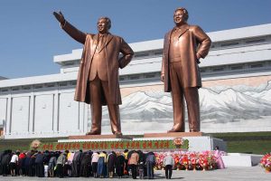 The statues of Kim Il Sung (left) and Kim Jong Il on Mansu Hill in Pyongyang, April 2012 (J.A. de Roo)