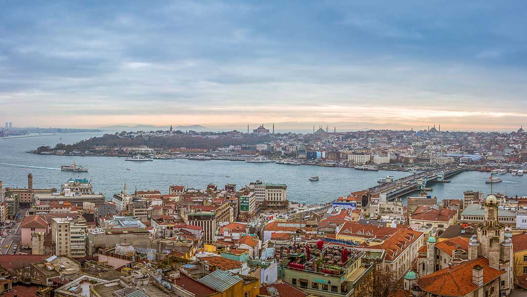 How Suzy Hansen Lost Her U.S. Exceptionalism