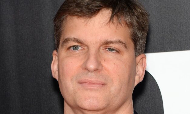 Is the Stock Market Going to Crash? Michael Burry Sends Warning Amid AI Hype and GameStop Reversal
