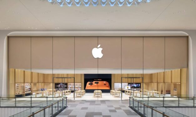 BNP Paribas Lifts Apple (AAPL) Stock to Outperform as Services Growth and Ecosystem Strength Attract Fresh Institutional Interest