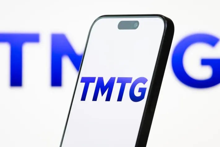 DJT Stock Trades Roughly Flat as Bitcoin Treasury Strategy and Truth Social Spin-Off Plan Define Company Transition