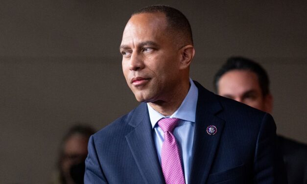 Hakeem Jeffries Arrives Back in Washington With War Powers Vote, Swalwell Crisis and Hegseth Warning on His Plate