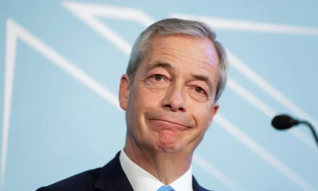 Wes Streeting Brands Nigel Farage a “Plastic Patriot” as Chagos Islands Collapse Puts Reform Under Scrutiny