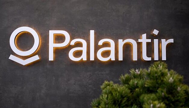 Palantir [NASDAQ: PLTR] Faces Valuation Debate as Demand Outstrips Its Ability to Deliver Amid Alex Karp Revision