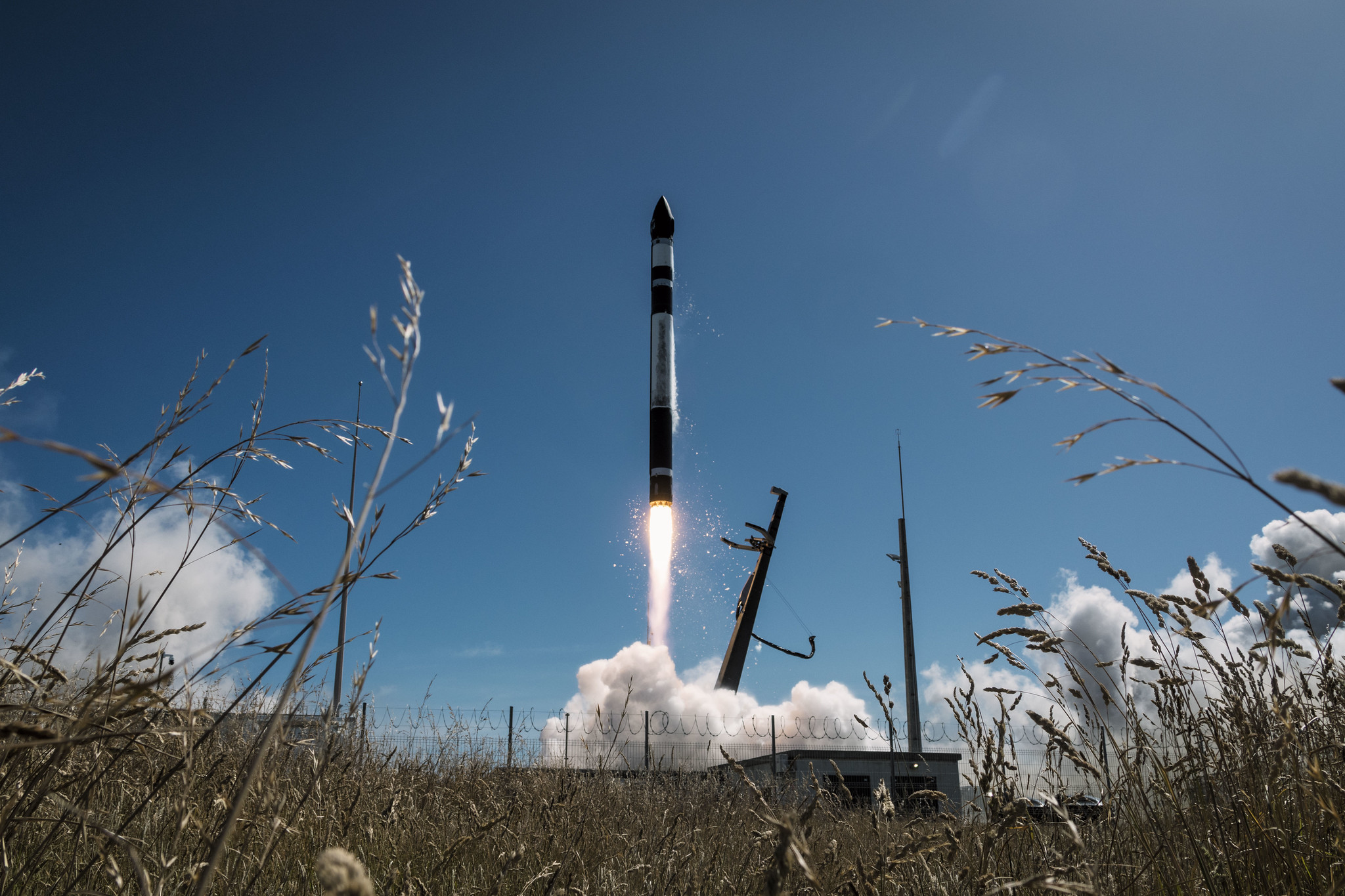 Analysts Set Street-High $150 Target As Rocket Lab (NASDAQ: RKLB) Stock Price Eyes 50% Surge On Iridium Deal And Record Growth