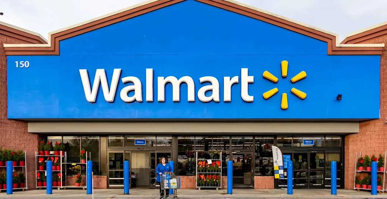 Walmart (NYSE: WMT) Posts Strong Sales But Fuel Costs Bite as Consumer Pressure Mounts