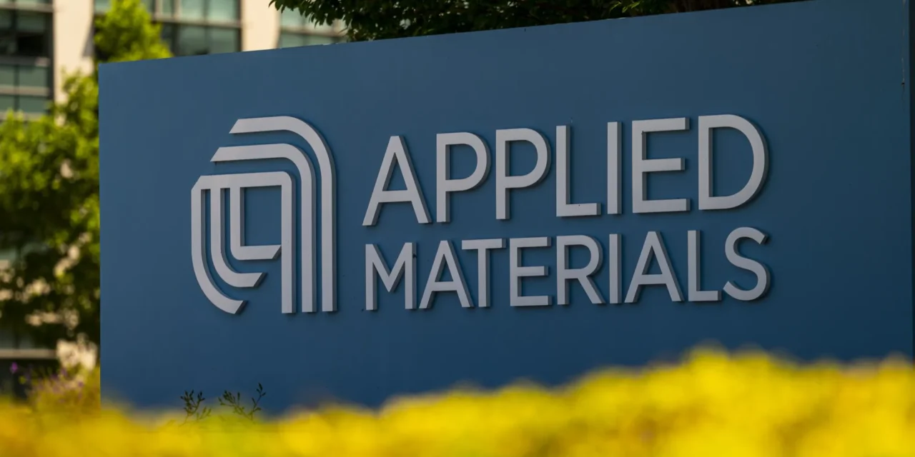 Applied Materials Inc. (NASDAQ: AMAT) Rises to $434 as Semiconductor Equipment Demand Strengthens