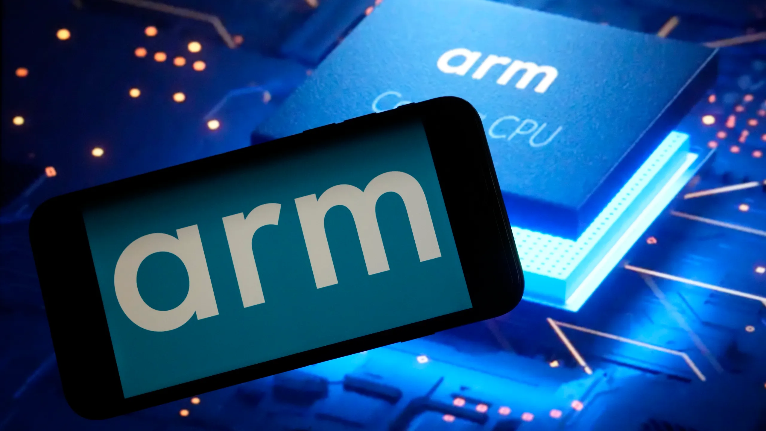 Arm Holdings PLC (NASDAQ: ARM) Extends Weekly Rally to Nearly 50% on AI Chip Architecture Dominance