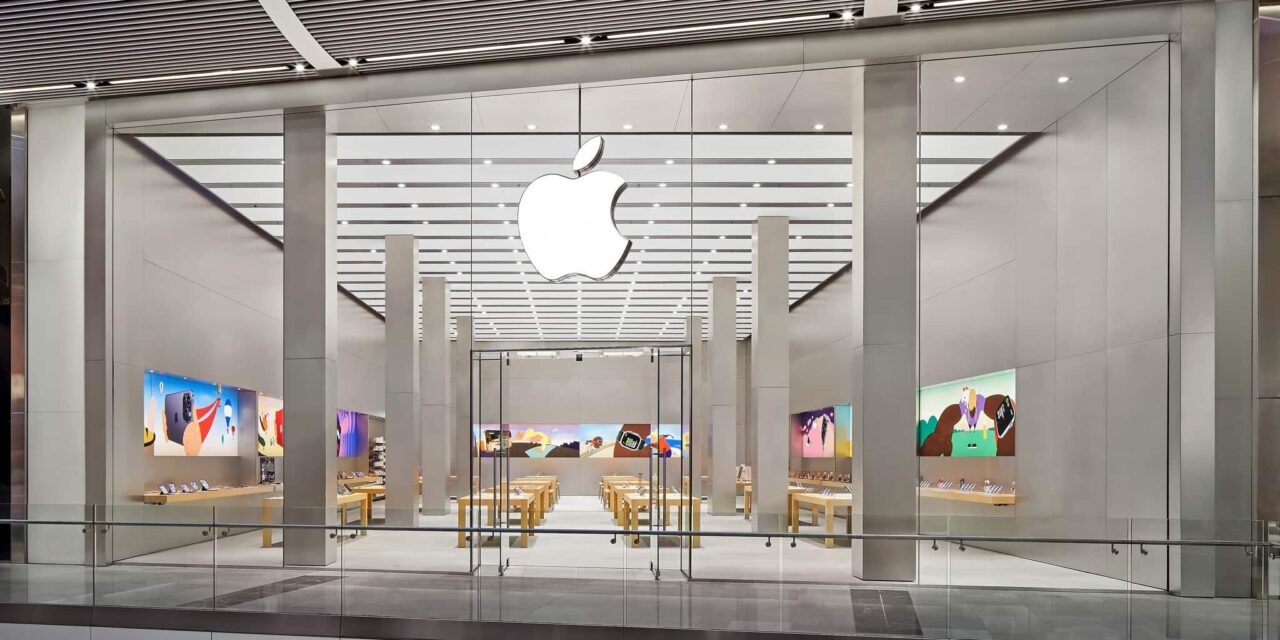 Apple (NASDAQ: AAPL) Stock Price Trades at Premium After 59% Rally, But Valuation Picture Is Mixed
