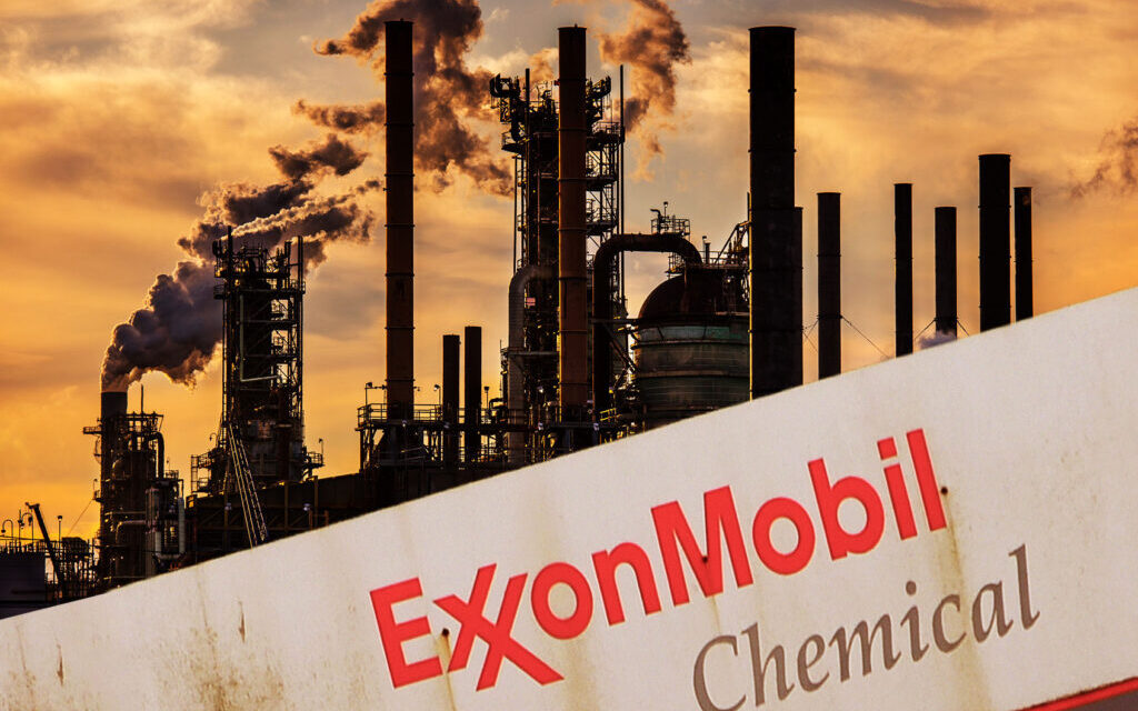 Major Investor Lifts ExxonMobil (NYSE: XOM) Stake 920% as Broad Institutional Buying and a $1.03 Dividend Back Energy Giant