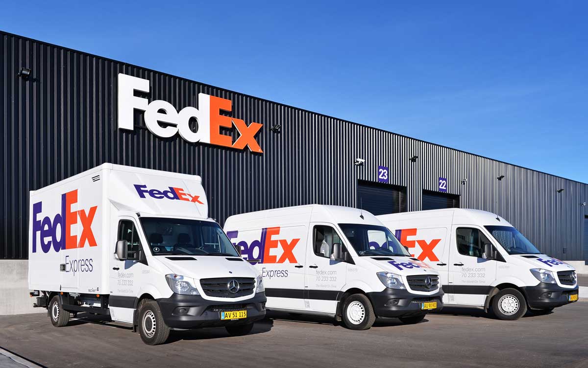 foreignpolicyjournal.com - Ewan Scott - FedEx (FDX) Stock Steadies Around $376 as Amazon Logistics Threat Overshadows a Compelling Transformation Story