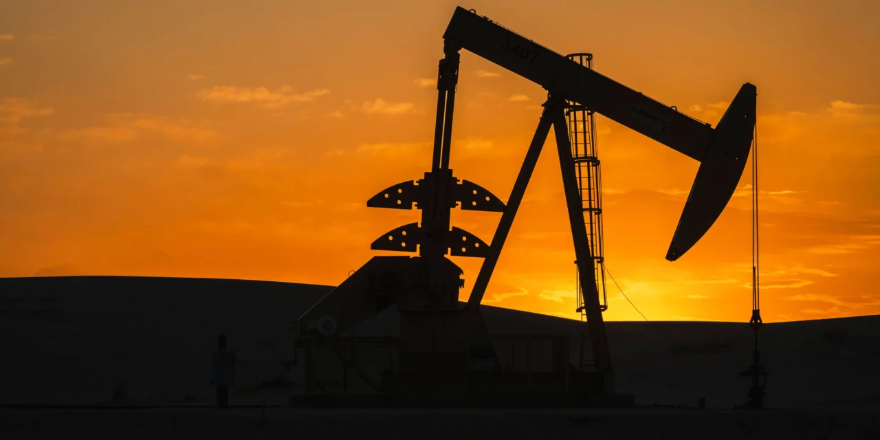 WTI and Brent Crude Oil Price Hold Support as Peace Talks Ease Iran War Premium