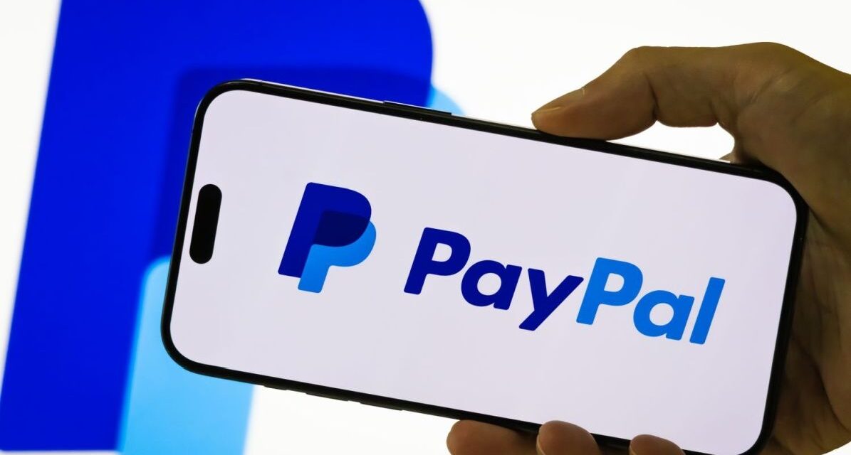 PayPal Holdings Inc. (NASDAQ: PYPL) Trades at $44 as Bond Offering and BigCommerce Deal Make News