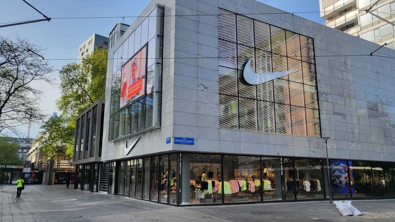 Nike (NYSE: NKE) Vs. Lululemon (NASDAQ: LULU): Which Beaten-Down Turnaround Stoc...