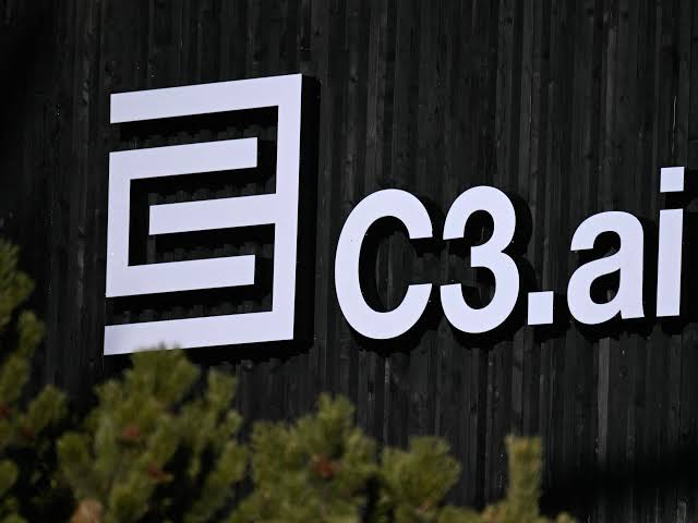 C3.ai (NYSE: AI) Stock Faces Investor Scrutiny Over Revenue Drop, CEO Return And Shell Partnership Extension