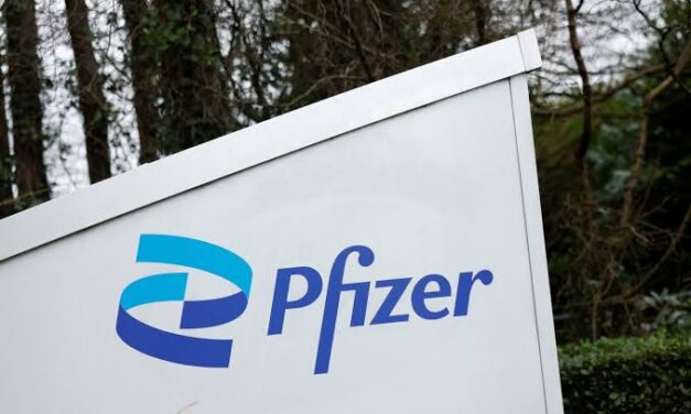 Pfizer (NYSE: PFE) Offers Value And Income While Eli Lilly (NYSE: LLY) Bets On Growth In Diverging Pharma Investment Race