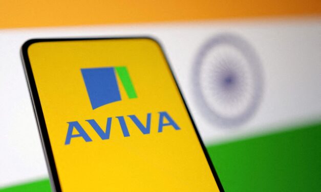 FTSE 100: Aviva (LSE: AV.) Share Price Slips Nearly 2% As Analyst Consensus Flags Limited Near-Term Upside