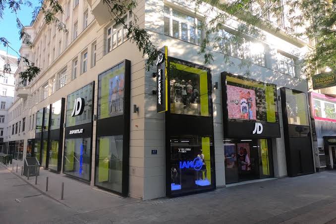 JD Sports Fashion (LSE: JD.) Cuts Guidance As Promotional Pressure Signals Sector-Wide Retail Warning
