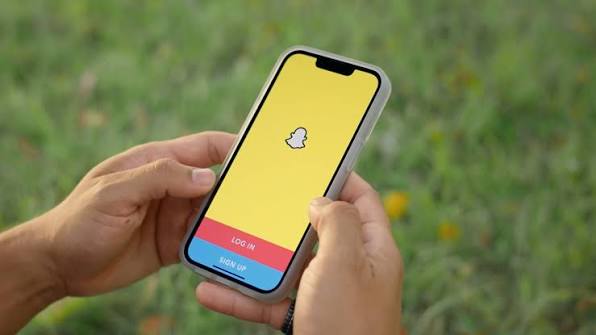 Snap (NYSE: SNAP) Stock Sinks To One-Month Low As SPECS Pricing Backlash Intensifies And Meta Launches Rival Glasses From $249