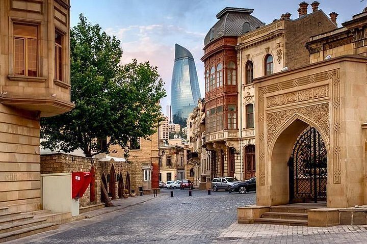 The Corridor That Continues to Light the Way: How does Baku Continue to Draw The World’s Greatest Entertainers, from Formula 1 to Arts Festivals?