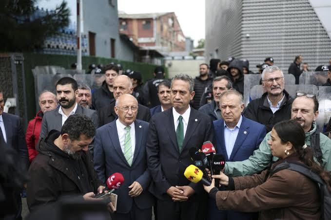 Turkish Authorities Raid Pro-Opposition Halk TV On Day Of İmamoğlu Court Defense