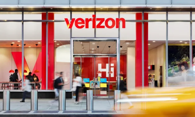 Verizon (NYSE: VZ) Tumbles As SpaceX Seizes Low-Band Spectrum And Scotiabank Trims Price Target